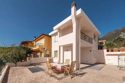 Villa avec terrasse et machine à laver