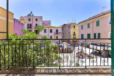 Image de A Alghero dans le centre historique sur la place, grand et lumineux appartement