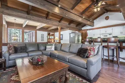 Image de Tahoe Tavern condo! Accès à la plage privée, piscine, tennis et jetée! !