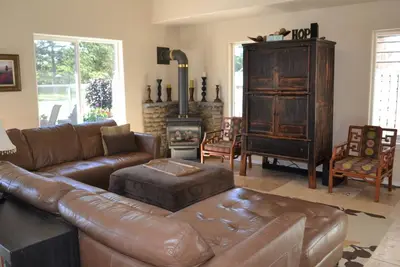 Image de Bord de mer Sud -Décoré avec goût 3 chambres 2 1\/2 salle de bain maison, sur le golf.