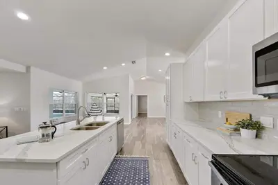 Image de Parfait pour une escapade en famille ou romantique * Moderne * Vaste * Confortable * Rénové * Piscine chauffée