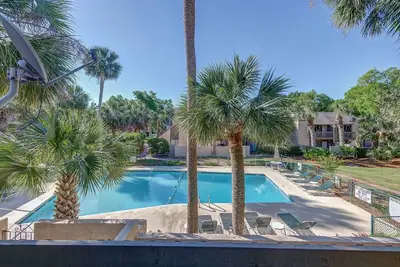 Image de Superbe villa rénovée Beach Club. Vues sur la piscine. 6 personnes. Marcher jusqu'à la plage.