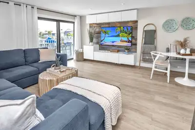 Image de Meilleur Emplacement! Villa Avec Slip De Bateau! Bassin! Kayaks! VÉLOS! ACCÈS Direct À L'Ocean
