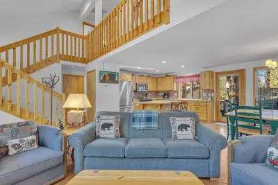 Image de Le 15 Coyote Lane est à proximité des commerces et des pistes cyclables.