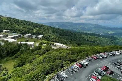 Image de Le Sugar Top 2805 au 8ème étage offre une vue sur la pente