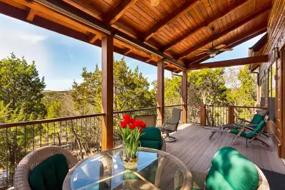 Image de Scenic Luxury Home - Hollows Resort & Marina, Lake Travis, 4 piscines, animaux acceptés