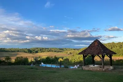 Image de Vue imprenable sur la vallée de la Crempse, 10 couchages, grande  piscine.