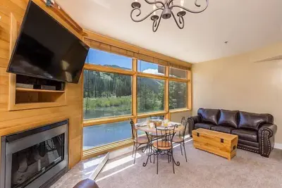 Image de Condo moderne à River Run, vue sur l'eau et la montagne, près de la télécabine, Wifi gratuit