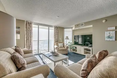 Image de Crescent Shores, Condo 3 Chambres sur la Plage, Bain Ă Remous et Connexion Wi-fi Gratuite!
