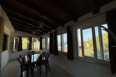 Image de Appartement de deux chambres avec la terrasse et la vue sur le mer Baie Donja Krušica, Solta (A-15636-a)