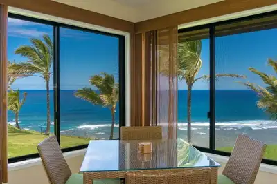 Image de Refuge romantique avec vue sur l'océan, lit king size, intérieur amélioré!