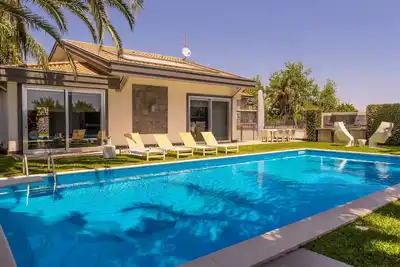 Image de Villa Oras - Jardin et piscine