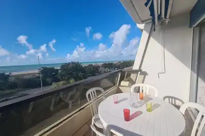 Image de Studio avec balcon, parking sécurisé, proche plage