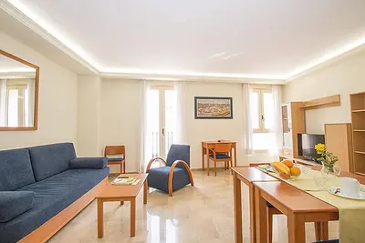 Image de 2 Bedroom apartment with balcony. Viv 12