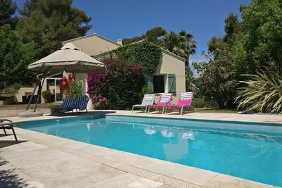 Image de 5min à pied de la plage, belle villa avec piscine chauffée et jardins privés