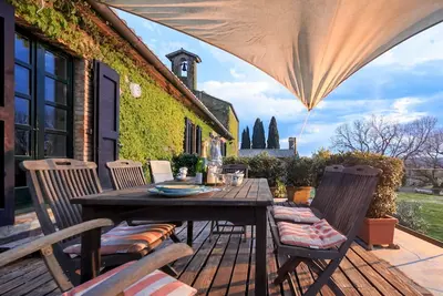 Image de Grand appartement \/ application \/ maison de campagne avec parc: Rest + piscine + sauna + gymnase + terrasse sur le toit + barbecue + animaux
