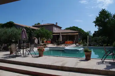 Image de Une villa luxueuse dans un environnement calme, sans vis-Ă -vis.