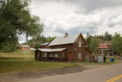 Image de 100 Year Old Home in Historic Downtown A / C, Spa privatif, 70Amp chargeur de voiture