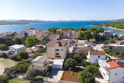 Image de Appartement de deux chambres avec le balcon Pirovac, Sibenik (A-15659-a)