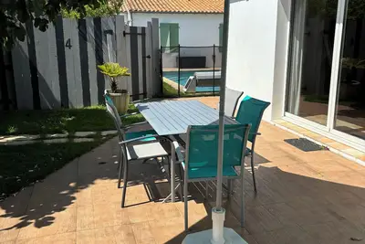 Image de loft 70m2 pour 5 personnes avec piscine chauffée, centre village