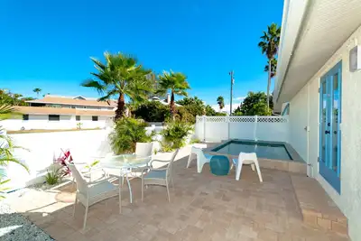 Image de Vente de printemps! Prix réduit jusqu'au 31 mai! Vente de printemps! Prix réduit jusqu'au 31 mai! Anna Cabana A: Superbe piscine privée à l'extrémité nord de chez vous