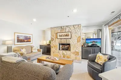 Image de All Seasons Condo-Sleeps 6-2bd / 2ba