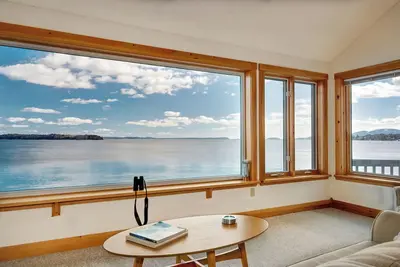 Image de Bord de l'eau - Maison en bord de mer avec vue sur l'eau et l'Acadie Mountiain