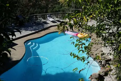 Image de A Great Riverfront Vacation Retreat, près des lacs, terrains de golf et Rolling Hills