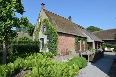 Image de Ferme à Alphen avec Piscine Chauffée