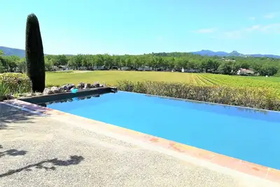 Image de Villa à Lagorce avec piscine privative, 4 chambres, grand terrain, animaux admis, tout confort