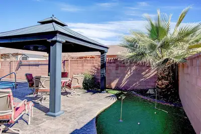 Image de Superbe maison 4bd 2ba, piscine privée impeccable avec toboggan. Spécial Automne / Hiver 199 $