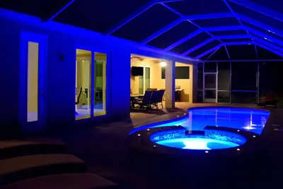 Villa de luxe 5 étoiles, emplacement sud-ouest, accès au golfe, piscine au sel et spa, Bundesliga Live, Wifi,