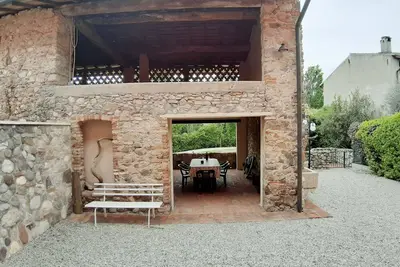 Image de Monzambano: Maison avec jardin et loggia panoramique avec cheminée pour barbecue