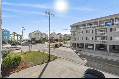 Image de Condo Familial Abordable Facile Et Propre Dans La Rue De La Plage! !