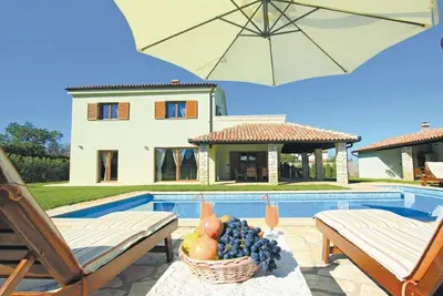 Image de Villa de luxe avec piscine et jardin privé, près de la mer à Pula, Croatie