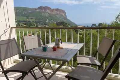 Image de Appartement dans résidence, vue mer et Cap Canaille