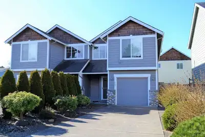 Image de 3br \/ 2Bath Duplex haut de gamme à proximité de la plage, de la ville et du centre de conventions