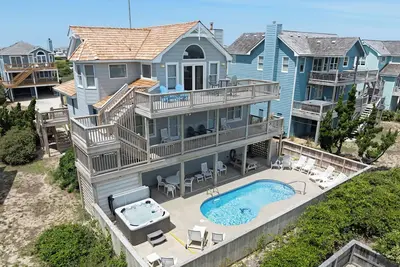 Image de Dolphin Waves: Oceanside, piscine privée et bain à remous, quartier calme, proche de la plage.