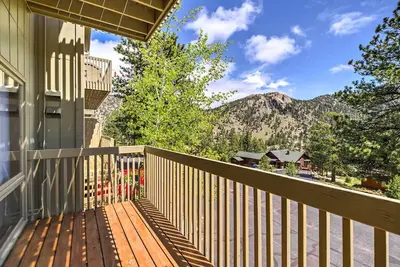 Image de Nouveau! Estes Park Mtn Condo avec 4 terrasses et 2 cheminées