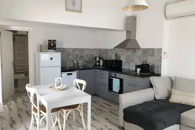 Image de Appartement le Bohème, en centre du village, 300m de la mer, animaux bienvenus