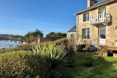 Image de Maison de charme les pieds dans l'eau, avec vue mer à Ploumanac'H