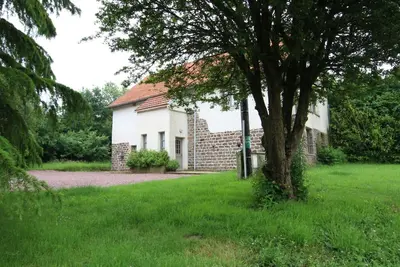 Image de Maison avec jardin, terrasse, parking, jeux extérieurs, et WiFi à Cérences
