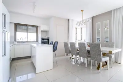Image de Luxury Three-Bedroom\/Terrace Over City View