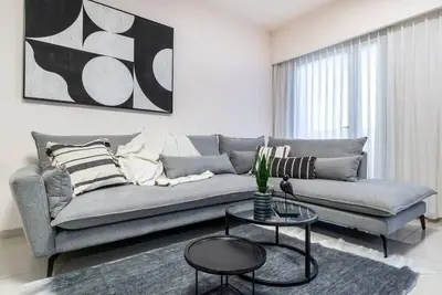 Image de Luxury One-Bedroom Apartment\/parking in center