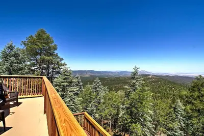 Image de Chalet w \/ Decks + Mtn Views 8 Mi. au centre-ville de Prescott