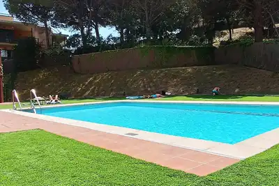 Image de Appartement 5 pax, piscine communautaire, wifi, parking à 5 m de la plage de Fenals - LLoret de Mar