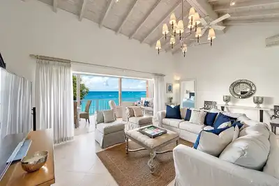 Image de * Valeur incroyable *, grande villa de luxe en bord de mer avec femme de chambre \/ cuisinière