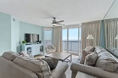 Image de AshWorth 1706, condo front de mer 2 chambres, bain à remous et une connexion Wi-Fi gratuite!