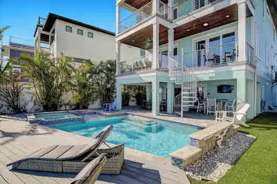 Image de Bayfront Retreat - Cinq Chambres Maison, Couchages 15