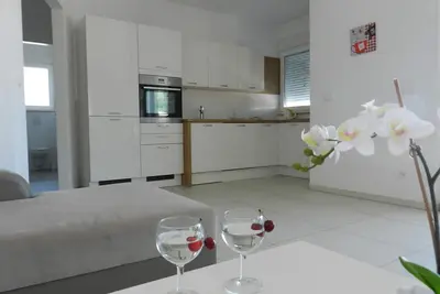 Image de Appartement de trois chambres avec le balcon et la vue sur le mer Baska Voda, Makarska (A-15214-a)